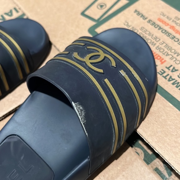 Chanel navy gold pool sandals - Picture 8 of 8